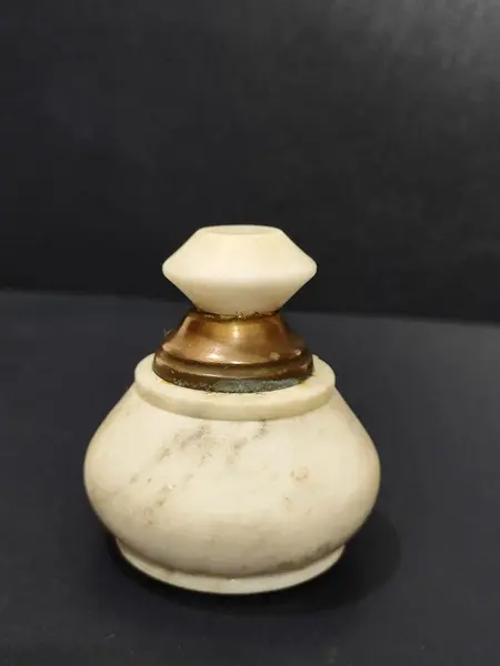 Foto de um(a) Combo Peças em Mármore Chileno, Década de 1980, da categoria de Outros objetos decorativos. Combo de pequenas peças em mármore chileno da marca raco, década de 1980. Um deles foi colado. Maior com tampa: A 8,4 cm D:... Mostrado de uma perspectiva diferente. Vendido no marketplace Trésors.