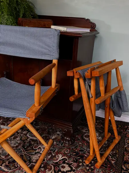 Foto de um(a) Cadeira Diretor dobrável em madeira nobre, da categoria de Outras cadeiras. Cadeiras Diretor Dobráveis Cadeira articulada estilo diretor, estruturada em madeira com ferragens de articulação. O assento... Mostrado de uma perspectiva diferente. Vendido no marketplace Trésors.