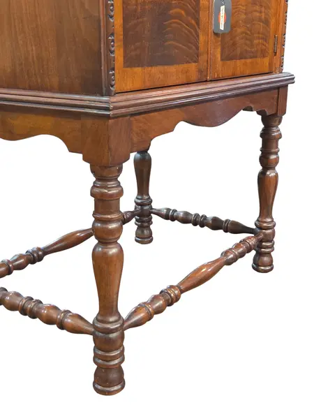 Foto de um(a) Raro Armário Porta-Charutos Antigo, da categoria de Caixas e estojos para charutos. Magnífico e Raro Móvel Humidor / Porta-Charutos Antigo Exclusiva peça de mobiliário antigo de alto padrão, destinada... Mostrado de uma perspectiva diferente. Vendido no marketplace Trésors.