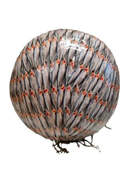 Foto de um(a) Vaso em Cerâmica Sardinhas, Peça Única, da categoria de Vasos. Vaso de cerâmica com decupage de sardinhas e acabamento vitrificado. Peça única pelo designer marcelus ribas. Diâmetro: 18... Vendido no marketplace Trésors.