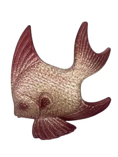 Foto de um(a) Antiga Escultura Art Deco Peixe Em Porcelana Faiança Tcheca, da categoria de Escultura. Imponente e diferente escultura artística em faiança na forma de peixe, década de 1950. Período Art Deco.Medidas 27x25cm. Vendido no marketplace Trésors.