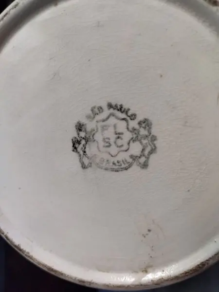 Foto de um(a) Gomil Porcelana Policromada 30'S, da categoria de Jarros. Gomil em porcelana policromada com motivo floral da fábrica brasileira são paulo flsc, década de 1930. A: 28 cm / Diâmetro:... Mostrado de uma perspectiva diferente. Vendido no marketplace Trésors.