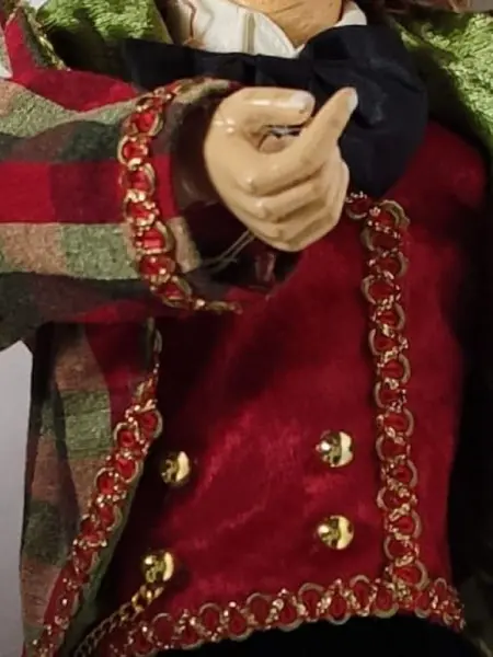 Foto de um(a) Maestro Natalino, 2015, da categoria de Modelos e estatuetas. Enfeite natalino de maestro com rosto em resina e roupas em tecido nas cores natalinas, década de 2015 A: 59cm Base: 19 x... Mostrado de uma perspectiva diferente. Vendido no marketplace Trésors.