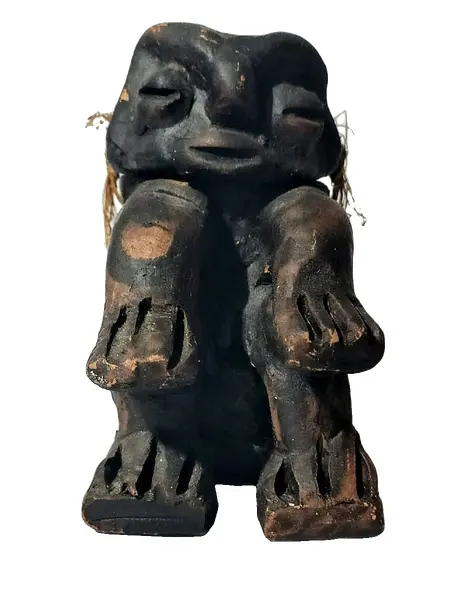 Foto de um(a) Escultura Pigmeu Anos 70, da categoria de Escultura. Escultura africana da região de camarões, conhecidos popularmente como pigmeus. Peça original em cerâmica com a cabeça... Vendido no marketplace Trésors.