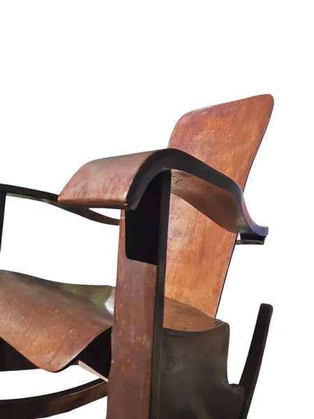 Foto de um(a) Rara Cadeira de Balanço Móveis Cimo Anos 40 – Estrutura Original - Cardeal, da categoria de Outras cadeiras. Uma verdadeira joia do design industrial mobiliário brasileiro. Esta cadeira de balanço legítima da lendária fabricante... Mostrado de uma perspectiva diferente. Vendido no marketplace Trésors.