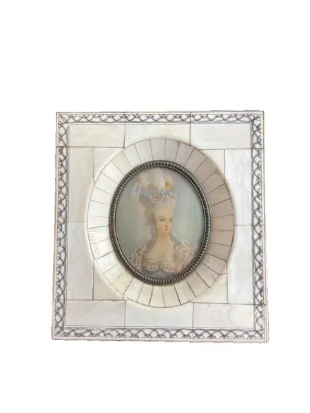 Foto de um(a) Antigo Quadrinho Camafeu Portrait Miniature Pintado Marfim, da categoria de Pinturas. Antigo e legítimo camafeu Portrait miniature em marfim. Pintura manual com bastante riqueza de detalhes. Peça única. Início... Vendido no marketplace Trésors.