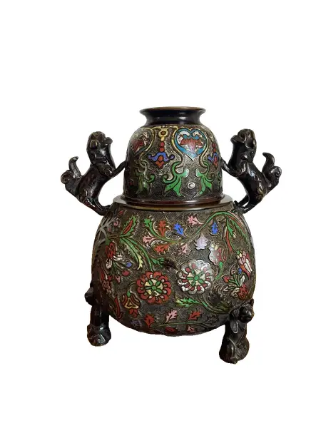 Foto de um(a) Antigo Raro Vaso Jarro Japonês Cães Fó Bronze Cloisonné XIX, da categoria de Vasos. Antigo e imponente vaso artístico com alças em bronze com Cloisonné, peça de excelente qualidade. Linda decoração com flores... Vendido no marketplace Trésors.