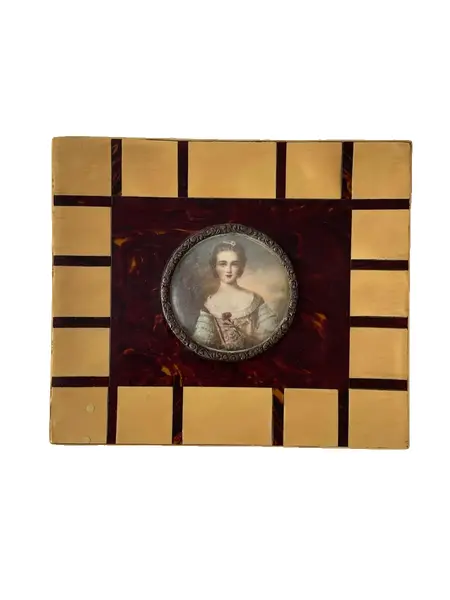 Foto de um(a) Antiga Obra Caixa Decorativa Porta Jóias Madeira Vitoriano, da categoria de Cestos e Caixas. Para quem gosta de peças exclusivas. Antiga e belíssima caixa decorativa porta jóias em madeira de lei, com revestimento de... Vendido no marketplace Trésors.