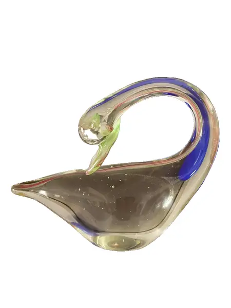 Foto de um(a) Antiga Escultura De Cisne Cristal Murano Italiano Legítimo, da categoria de Escultura. ~ Murano Italy ~Antiga escultura artística representando cisne, a peça é feita em bloco maciço do legítimo cristal de Murano... Vendido no marketplace Trésors.