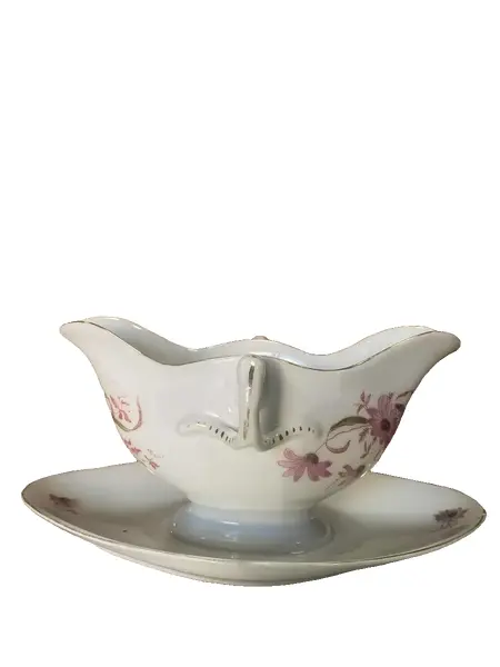 Foto de um(a) Antiga Rara Molheira Porcelana Francesa Vieux Paris Nouveau, da categoria de Cremeiras. Antiga e linda molheira em fina porcelana francesa Vieux Paris, ricamente decorada com flores e acabamentos com filetes em... Vendido no marketplace Trésors.