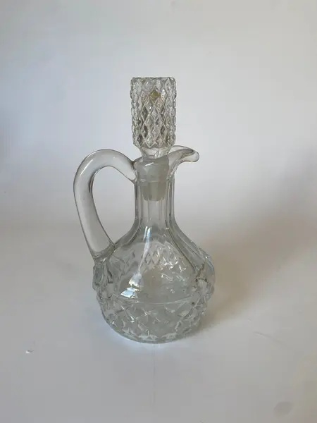 Foto de um(a) Galheteiro de vidro, da categoria de Garrafas, potes e jarros. Galheteiro em vidro 17,5 cm altura:. Mostrado de uma perspectiva diferente. Vendido no marketplace Trésors.