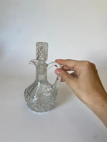 Foto de um(a) Galheteiro de vidro, da categoria de Garrafas, potes e jarros. Galheteiro em vidro 17,5 cm altura:. Mostrado de uma perspectiva diferente. Vendido no marketplace Trésors.