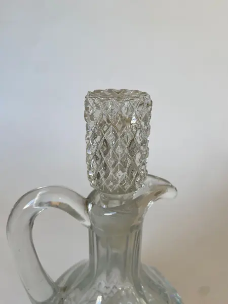Foto de um(a) Galheteiro de vidro, da categoria de Garrafas, potes e jarros. Galheteiro em vidro 17,5 cm altura:. Mostrado de uma perspectiva diferente. Vendido no marketplace Trésors.