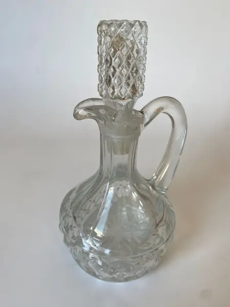 Foto de um(a) Galheteiro de vidro, da categoria de Garrafas, potes e jarros. Galheteiro em vidro 17,5 cm altura:. Mostrado de uma perspectiva diferente. Vendido no marketplace Trésors.