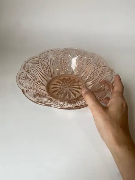 Foto de um(a) Saladeira de vidro, da categoria de Travessas e tigelas. Saladeira em vidro 23 cm diâm, 7 cm altura:. Mostrado de uma perspectiva diferente. Vendido no marketplace Trésors.