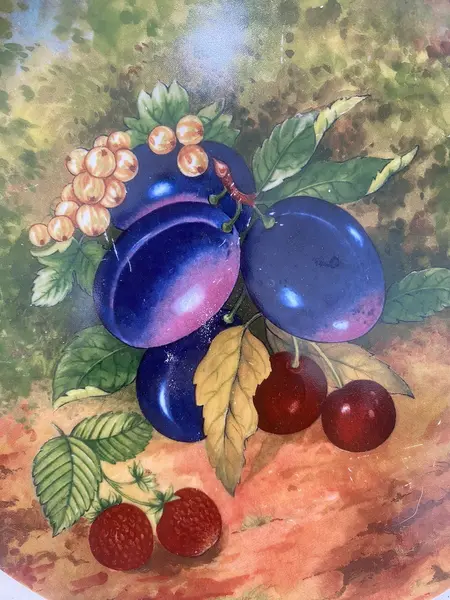 Foto de um(a) Prato decorativo português, da categoria de Jogos de pratos. Prato decorativo em porcelana alemã. 21cm diâmetro. Mostrado de uma perspectiva diferente. Vendido no marketplace Trésors.