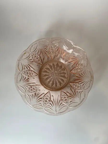 Foto de um(a) Saladeira de vidro, da categoria de Travessas e tigelas. Saladeira em vidro 23 cm diâm, 7 cm altura:. Mostrado de uma perspectiva diferente. Vendido no marketplace Trésors.