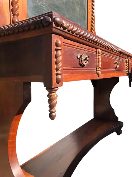 Foto de um(a) Magnífica Penteadeira em Imbuia maciça com 3 gavetas, puxadores em bronze e espelhos bisotê, acompanha banqueta original, da categoria de Penteadeiras. Penteadeira antiga em madeira de lei maciça, espelho em cristal original (com leves marcas do tempo) com fortes... Mostrado de uma perspectiva diferente. Vendido no marketplace Trésors.