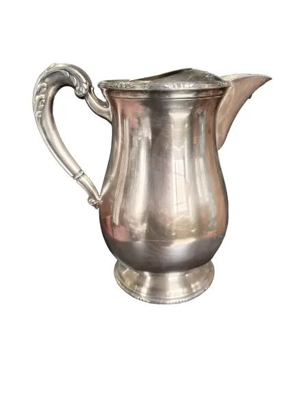 Foto de um(a) Jarra Wolff em prata 90, da categoria de Jarros. Jarra em prata da 90 da Wolff. Com detalhes na asa, borda e arejador. Em ótimo estado de conservação. Mede: A 22cmC (asa ao... Vendido no marketplace Trésors.