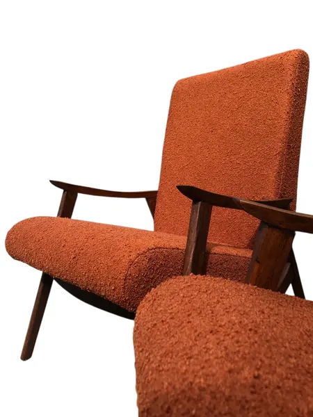 Foto de um(a) Par de Poltronas Modernistas Estofadas em Buclê Laranja Terracota, da categoria de Poltronas. Par de Poltronas Modernistas Estofadas em Buclê Laranja Terracota. Mostrado de uma perspectiva diferente. Vendido no marketplace Trésors.