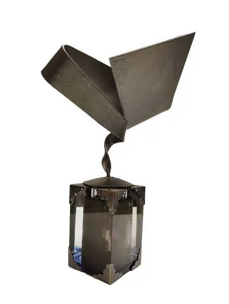 Foto de um(a) Escultura Orgânica Ferro e Vidro, Anos 2000, da categoria de Escultura. Escultura orgânica com suas formas curvas fluidas em ferro com acabamento em pátina bronze. Sobre pedestal em vidro... Vendido no marketplace Trésors.
