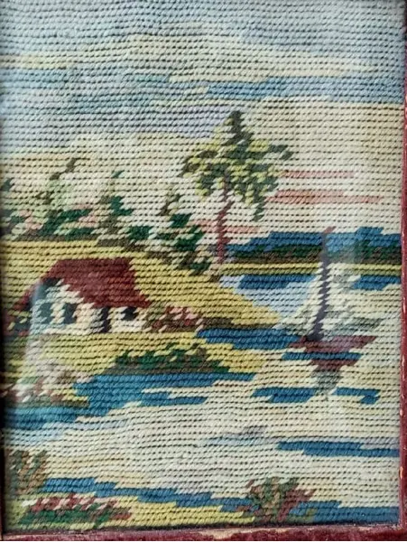 Foto de um(a) Quadro Ponto de Cruz Anos 50, da categoria de Arte têxtil. Quadro em ponto de cruz com moldura original, passe-partout original em veludo (desgaste do tempo) e vidro comum, década de... Mostrado de uma perspectiva diferente. Vendido no marketplace Trésors.