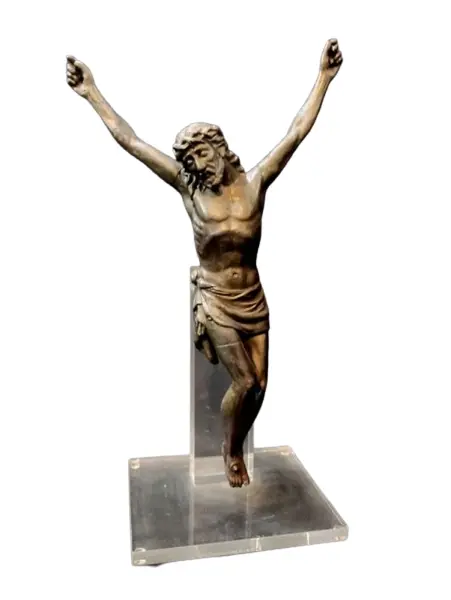 Foto de um(a) Escultura Cristo em antimônio Anos 40, da categoria de Objetos religiosos e espirituais. Cristo sem cruz em antimônio com interferência em acrílico, década de 1940. A: 35 cm Base: 15 x 13 cm Peso: 1,354 kg. Vendido no marketplace Trésors.