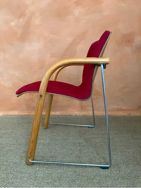 Foto de um(a) Cadeira Thonet S320, da categoria de Cadeiras, bancos e banquetas. Com o selo original da Thonet, a S320 é um modelo criado nos anos 1980 pelos designers Wulf Schneider & Ulrich Böhme.... Mostrado de uma perspectiva diferente. Vendido no marketplace Trésors.