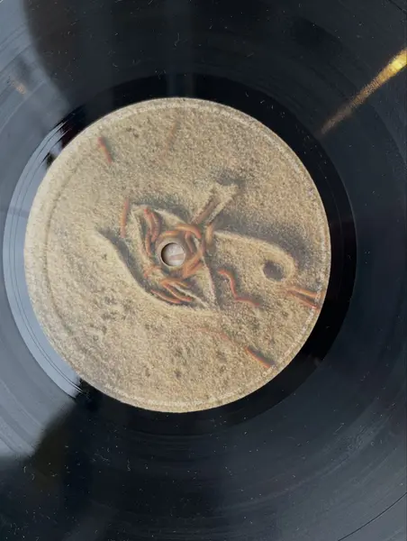 Foto de um(a) ​LP Powerslave, Iron Maiden, de 1984, da categoria de LPs ou Discos de Vinil . LP Powerslave, Iron Maiden, de 1984. Excelente estado, sem riscos. Mostrado de uma perspectiva diferente. Vendido no marketplace Trésors.