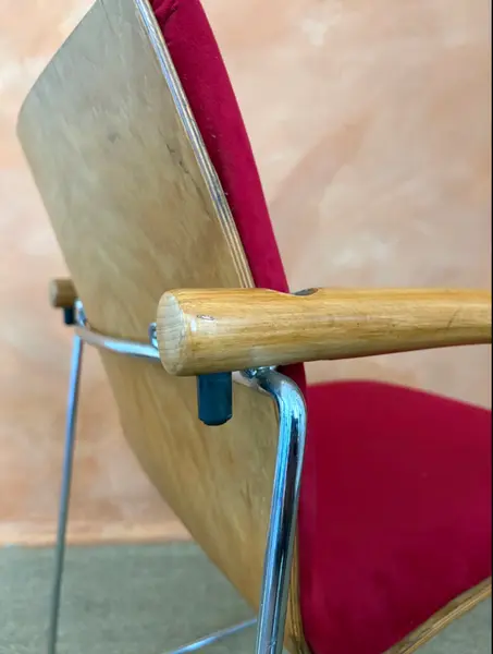 Foto de um(a) Cadeira Thonet S320, da categoria de Cadeiras, bancos e banquetas. Com o selo original da Thonet, a S320 é um modelo criado nos anos 1980 pelos designers Wulf Schneider & Ulrich Böhme.... Mostrado de uma perspectiva diferente. Vendido no marketplace Trésors.