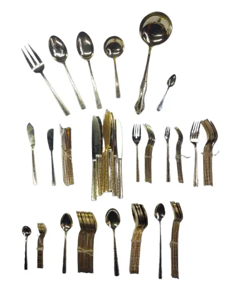 Foto de um(a) FAQUEIRO DOURADO STAINLESS JAPAN, da categoria de Faqueiros / Jogo de talheres. Faqueiro dourado Stainless Japan com 97 peças, sendo: 10 faquinhas patê/manteiga09 colheres com cabo comprido08 colheres... Vendido no marketplace Trésors.