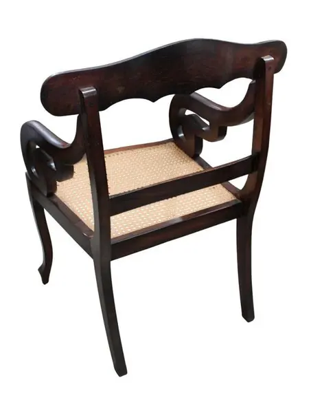 Foto de um(a) Par de poltronas jacarandá da Bahia - dita rabo de macaco, da categoria de Poltronas. Antigo par de poltronas em jacarandá da Bahia, dita rabo de macaco, com palhinha sintética em bom estado. Medidas 87A X 58C... Mostrado de uma perspectiva diferente. Vendido no marketplace Trésors.