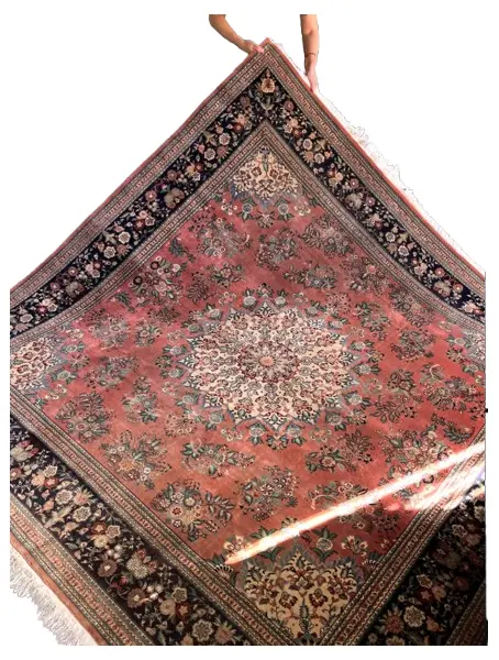 Foto de um(a) Tapete Persa Kashan 2,52 x 2,65, da categoria de Tapetes. Formato e Dimensões Medidas: 2,52 m x 2,65 m (Área total aproximada de 6,67 m²). Formato: Quase quadrado (quadrado... Vendido no marketplace Trésors.