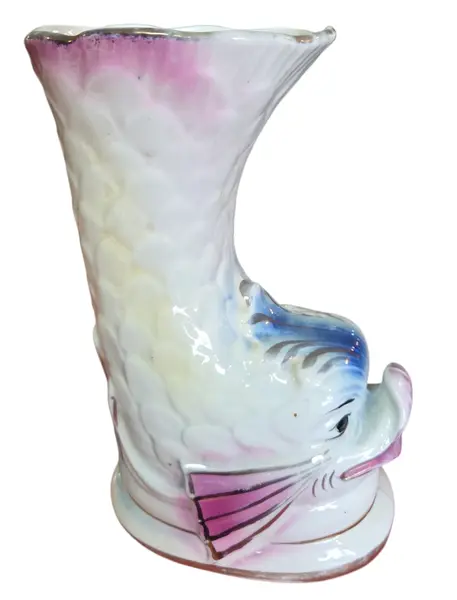Foto de um(a) Cachepot Escultural em Porcelana – Figura de Peixe, da categoria de Cachepot. Sofisticado cachepot (vaso decorativo) em porcelana branca vitrificada, apresentando uma modelagem detalhada em formato de... Mostrado de uma perspectiva diferente. Vendido no marketplace Trésors.