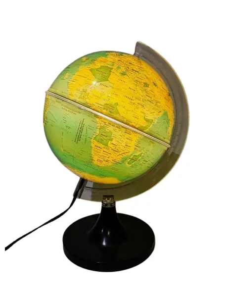 Foto de um(a) Luminária Globo Terrestre, Década de 1990, da categoria de Abajures. Luminária de globo terrestre político da libreria, um clássico desde sempre. Globo e base em acrílico com iluminação... Vendido no marketplace Trésors.