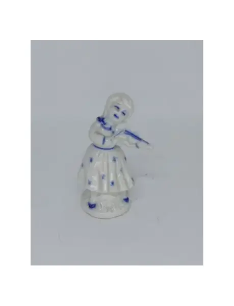 Foto de um(a) Menina violistana - pequena escultura em porcelana azul e branca, da categoria de Escultura. Pequena escultura em porcelana azul e branca, retratando menina violinista de vestido. Mede C: 6cm L: 6cm A: 10cm. Mostrado de uma perspectiva diferente. Vendido no marketplace Trésors.