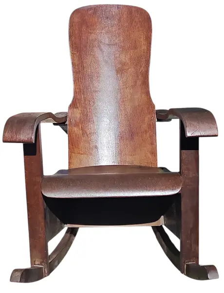 Foto de um(a) Rara Cadeira de Balanço Móveis Cimo Anos 40 – Estrutura Original - Cardeal, da categoria de Outras cadeiras. Uma verdadeira joia do design industrial mobiliário brasileiro. Esta cadeira de balanço legítima da lendária fabricante... Mostrado de uma perspectiva diferente. Vendido no marketplace Trésors.