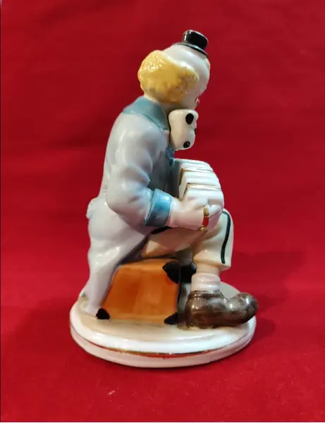 Foto de um(a) Palhaço em porcelana espanhola monte piero, década de 1990, da categoria de Escultura. Palhaço em porcelana espanhola da marca monte piero, com policromia e detalhes em ouro. peça decorativa dos anos... Mostrado de uma perspectiva diferente. Vendido no marketplace Trésors.