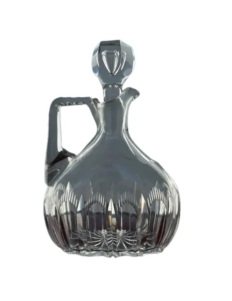 Foto de um(a) Antiga Garrafa Licoreira Jarra Em Cristal Francês Baccarat, da categoria de Garrafas. ~ Baccarat ~Antiga e majestosa garrafa licoreira em cristal francês ricamente lapidada à mão. A lapidação manual é um... Vendido no marketplace Trésors.