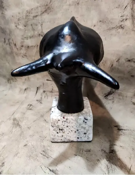 Foto de um(a) Escultura Cerâmica Preta e Branco, Década de 2000, da categoria de Escultura. Escultura em cerâmica preto e branco esmaltada e craqueada com base em granito maciço. Peça única pelo designer marcelus... Mostrado de uma perspectiva diferente. Vendido no marketplace Trésors.