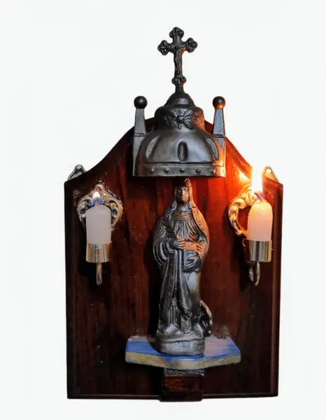 Foto de um(a) Oratório de parede em imbuia, acompanha imagem de santa catarina, da categoria de Objetos religiosos e espirituais. Oratório de parede em madeira de imbuia envernizada, dossel em antimônio com acabamento de pátina bronze. laterais com... Mostrado de uma perspectiva diferente. Vendido no marketplace Trésors.