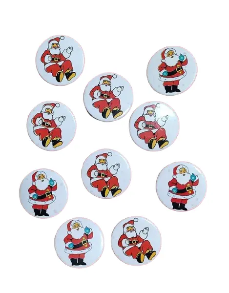 Foto de um(a) Combo Broches Papai Noel Anos 90, da categoria de Outros colecionáveis. Combo com 10 broches de papai noel, década de 1990 Diâmetro: 3,7 cm peso: 47 g. Vendido no marketplace Trésors.