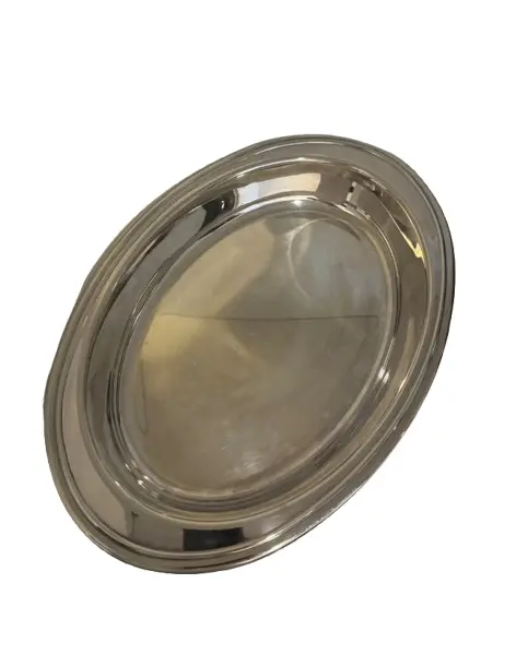 Foto de um(a) Travessa oval prata Christofle, da categoria de Travessas e tigelas. Travessa oval de grande formato da tradicional maison francesa Christofle, referência mundial em alta prataria desde 1830.... Vendido no marketplace Trésors.