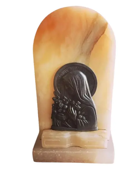 Foto de um(a) Arte Sacra Antiga Luminária Abajur Alabastro Santa Terezinha, da categoria de Abajures. Arte sacra antiga. Magnífica luminária francesa de alabastro/mármore com placa de Santa Terezinha em pétit bronze francês.... Vendido no marketplace Trésors.