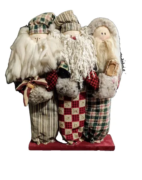 Foto de um(a) Três Reis Magos 90'S, da categoria de Arte têxtil. Os três reis magos em uma versão lúdica e feita com elementos têxteis e base e madeira, década de 1990 L: 27cm A: 18 cm P:... Vendido no marketplace Trésors.