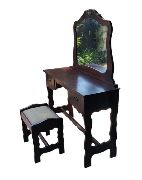 Foto de um(a) Penteadeira colonial em imbuia maciça, da categoria de Penteadeiras. Linda penteadeira colonial em imbuia maciça com banquinho. Vendido no marketplace Trésors.