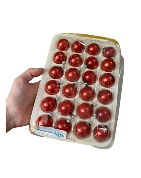 Foto de um(a) ​Kit com 43 bolinhas natalinas em vidro, da categoria de Outros objetos decorativos. Kit com 43 bolinhas em vidro, na embalagem original com CGC. Mínimas marcas do tempo e uso. Vendido no marketplace Trésors.