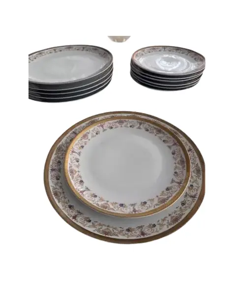 Foto de um(a) CONJUNTO SERVIÇO DE JANTAR - PORCELANA REAL S.A (1970 - 1990), da categoria de Jogos de pratos. PORCELANA REAL SOFISTICADO CONJUNTO, PARTE DE SERVIÇO DE JANTAR, EXECUTADO EM PORCELANA ESMALTADA RICAMENTE DECORADA COM... Vendido no marketplace Trésors.