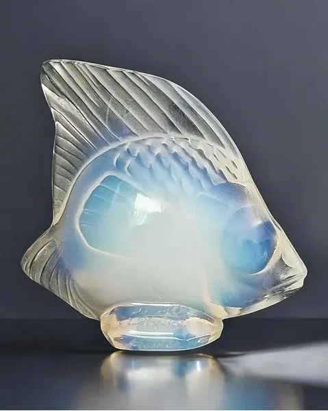 Foto de um(a) Pequeno peixe em vidro artístico Lalique, da categoria de Escultura. Pequeno peixe em vidro artístico Lalique. As pequenas esculturas de animais da Lalique representam uma faceta fascinante da... Mostrado de uma perspectiva diferente. Vendido no marketplace Trésors.