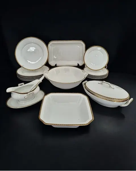 Foto de um(a) Jogo De Mesa Porcelana Rosenthal C/ 17 Peças. Branca E Azul Lisa, da categoria de Jogos de pratos. Jogo de Mesa Rosenthal - Porcelana Alemã - 17 Peças Adicione sofisticação à sua mesa com este belíssimo Jogo de Mesa em... Mostrado de uma perspectiva diferente. Vendido no marketplace Trésors.